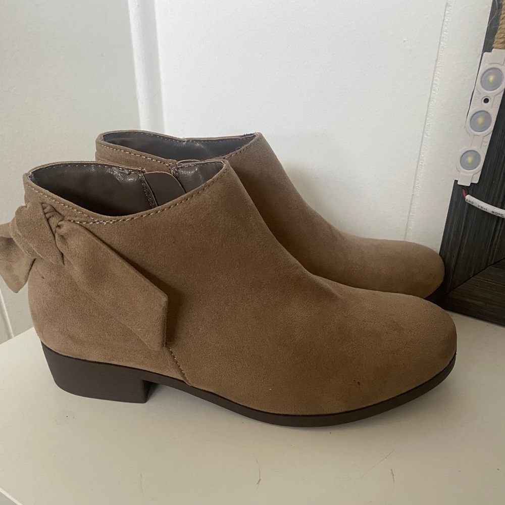 Boots for girls NINE WEST size 2 new